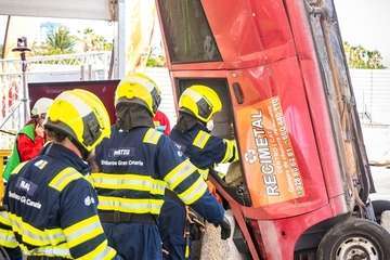 Los Bomberos de Gran Canaria se estrenan con un vehículo en vertical en el Encuentro Nacional de Rescate en Accidentes de Tráfico/TA.